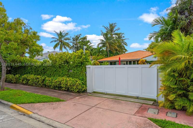 4 bedroom SingleFamilyResidence at 7970 Hawthorne Ave, Biscayne Point, Miami Beach — photo 4