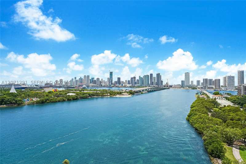 1 bedroom Condominium at 1000 Venetian Way 1108, One Thousand Venetian Way, Miami — photo 1