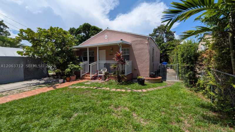 2 bedroom SingleFamilyResidence at 1655 SW 20th St, Osceola Groves, Miami — photo 1