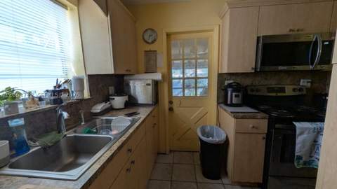 1655 SW 20th St, Miami FL - photo 6 of 32