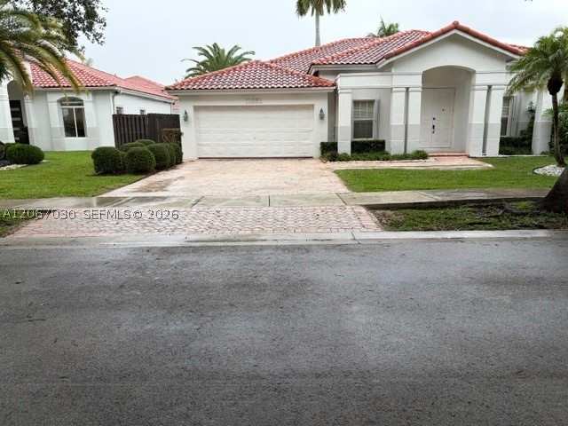 4 bedroom SingleFamilyResidence at 11351 NW 64th Ter, Doral Isles Riviera, Doral — photo 1