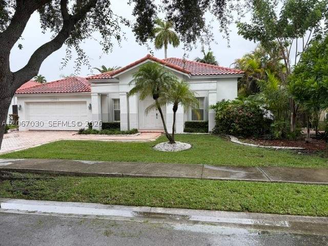 4 bedroom SingleFamilyResidence at 11351 NW 64th Ter, Doral Isles Riviera, Doral — photo 2