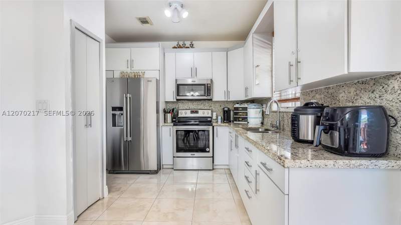 3 bedroom Townhouse at 27255 SW 138th Ct, Riverside At Bisc Natl Pk, Homestead — photo 4