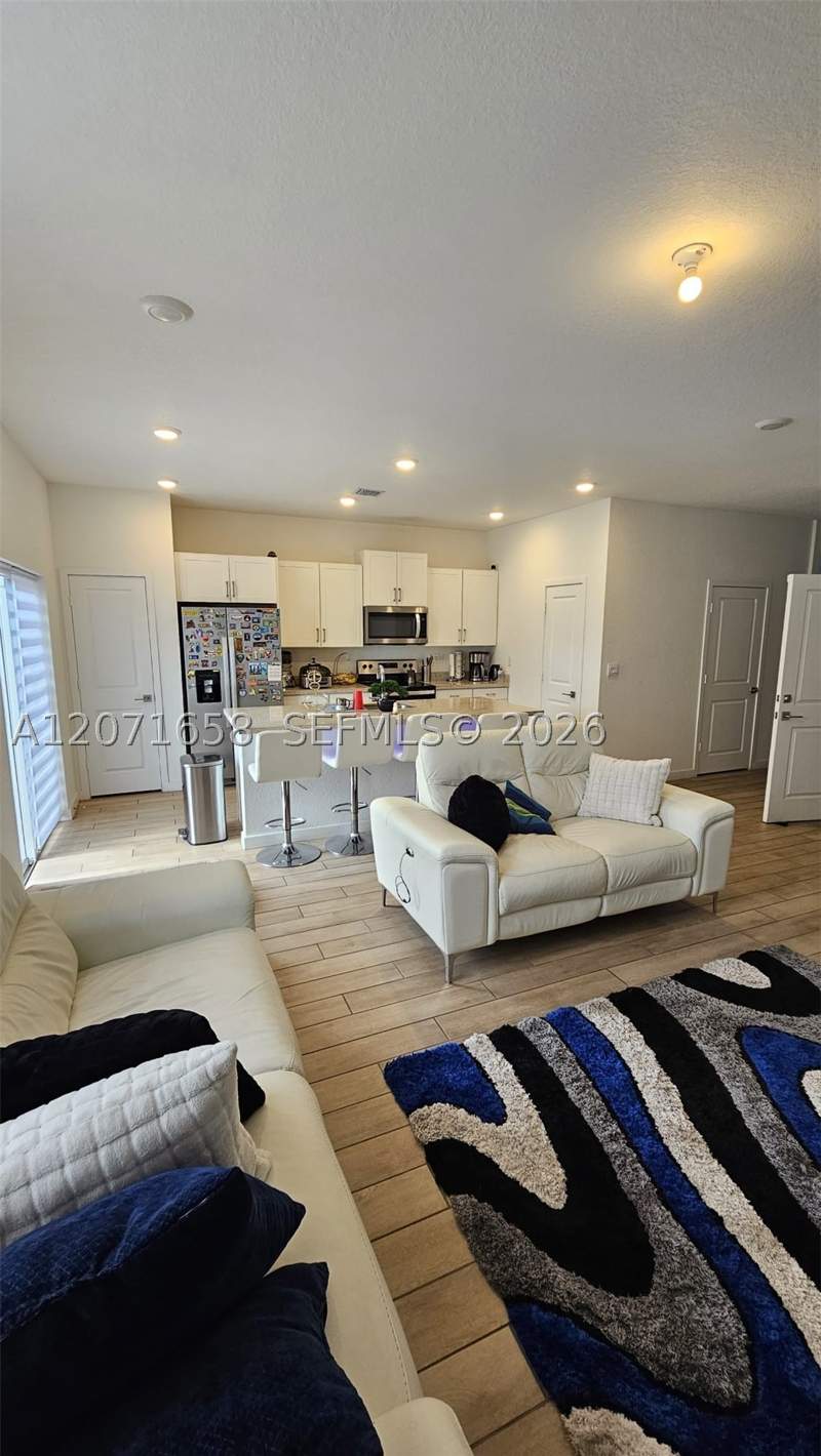4 bedroom SingleFamilyResidence at 1677 SE 8th Ave, Cedar At Keys Gate, Homestead — photo 2