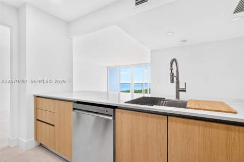 100 Bayview Dr 1626, Sunny Isles Beach FL - photo 10 of 40