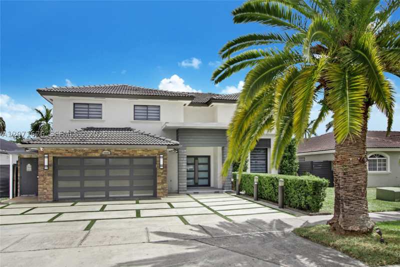 6 bedroom SingleFamilyResidence at 14241 SW 160th Ter, Laguna Ponds Sec I, Miami — photo 1