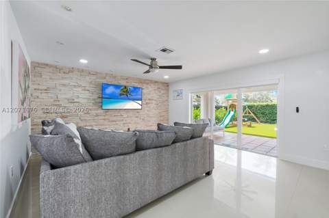 14241 SW 160th Ter, Miami FL - photo 15 of 29