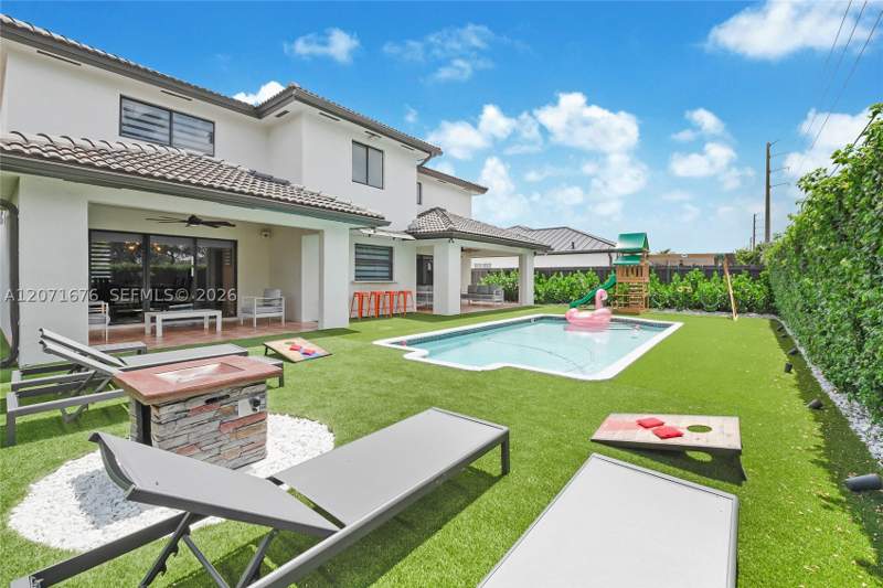 6 bedroom SingleFamilyResidence at 14241 SW 160th Ter, Laguna Ponds Sec I, Miami — photo 5