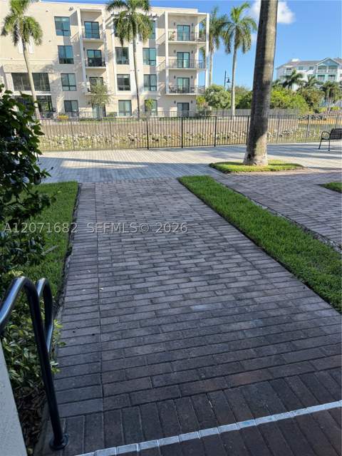 4640 NW 84 16, Doral FL - photo 8 of 52