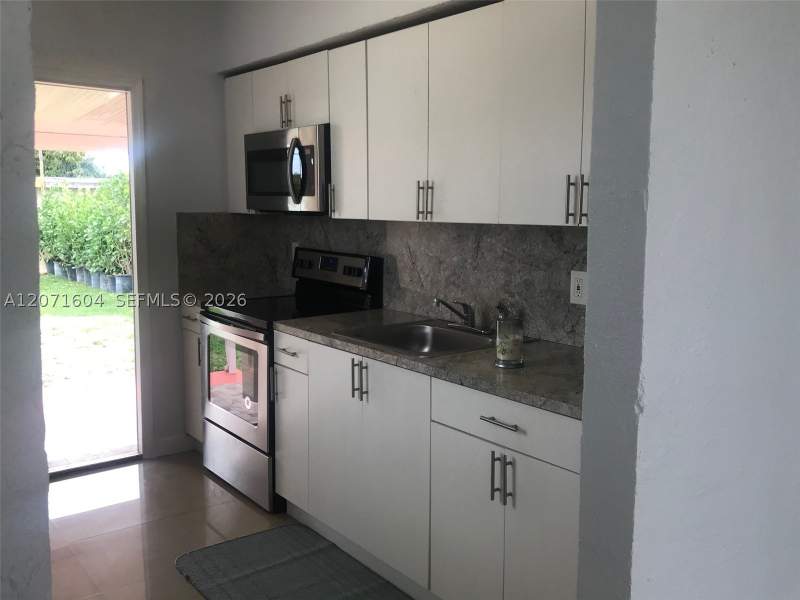 2 bedroom SingleFamilyResidence at 21625 SW 109th Ave, Victory Gardens, Miami — photo 3
