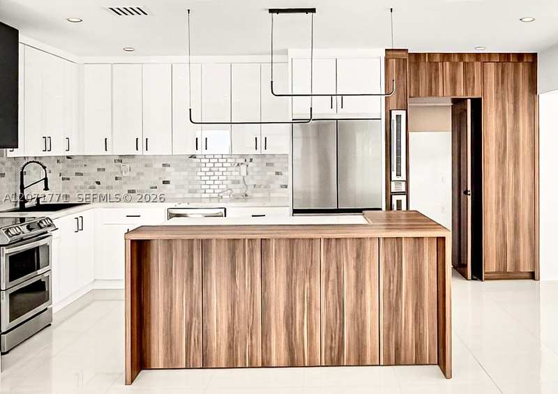 3 bedroom SingleFamilyResidence at 2180 SW 20th St, Shenandoah Park, Miami — photo 1