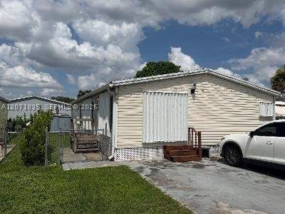 3 bedroom MobileHome at 19800 SW 180th Ave unit 131, Americana Village Condo, Miami — photo 3