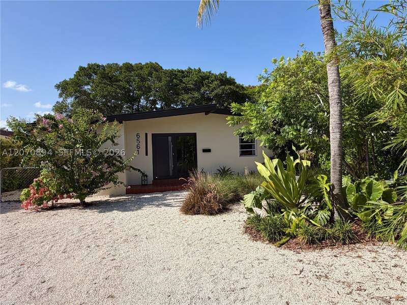 3 bedroom SingleFamilyResidence at 6561 SW 34th St, Coral Villas Rev, Miami — photo 2