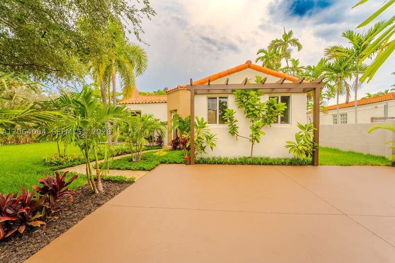 3 bedroom SingleFamilyResidence at 2483 SW 24th St, Silver Bluff Ests-Sec A, Miami — photo 4