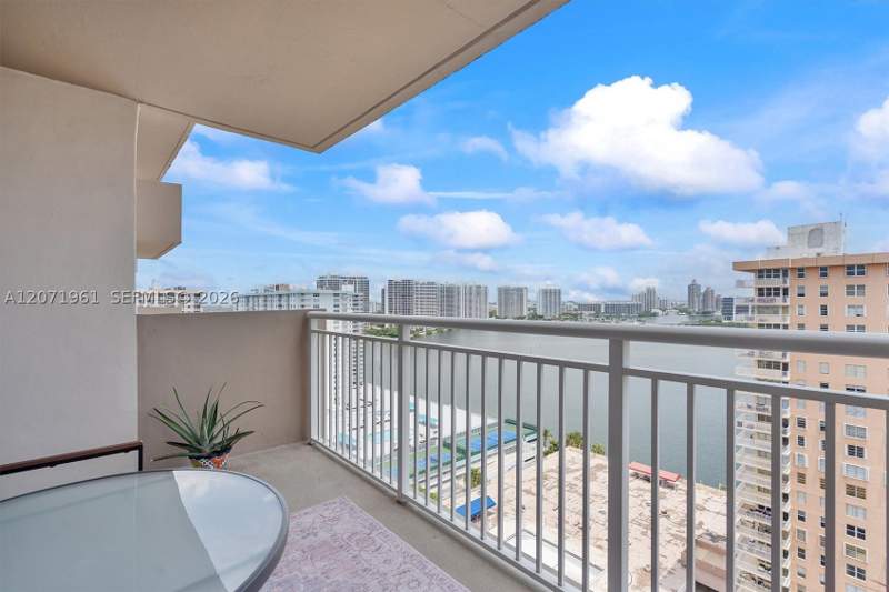 2 bedroom Condominium at 250 174th St 2211, Winston Towers 100 Condo, Sunny Isles Beach — photo 2