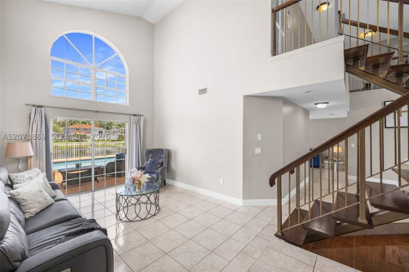 4 bedroom SingleFamilyResidence at 15753 SW 43rd St, PARK LAKES BY THE MEADOWS, Miami — photo 3