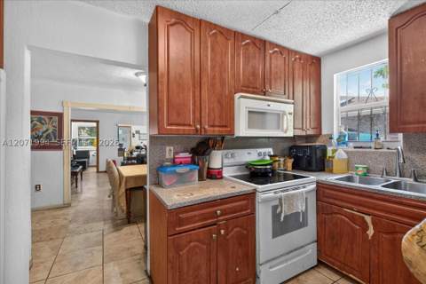 1925 NW 85th St, Miami FL - photo 12 of 33