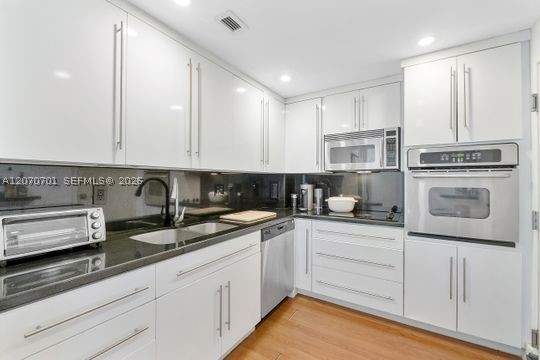 1 bedroom Condominium at 90 Edgewater Dr 917, Gables Waterway Towers Co, Coral Gables — photo 4
