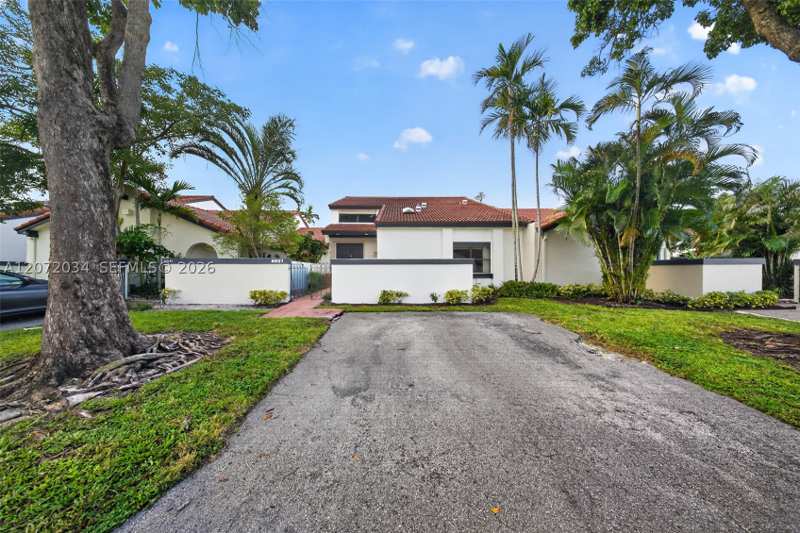 2 bedroom Townhouse at 6637 NW 181st Ln, The Moors Townhouses, Hialeah — photo 1