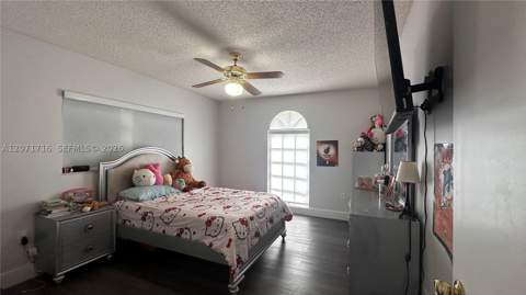 18921 W Oakmont Dr, Hialeah FL - photo 19 of 42
