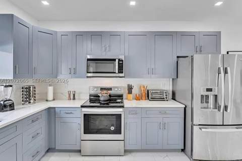 10245 SW 212th St, Cutler Bay FL - photo 11 of 68