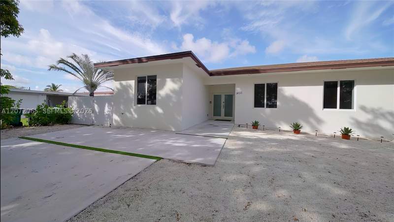 5 bedroom SingleFamilyResidence at 10245 SW 212th St, Cutler Ridge Sec 6, Cutler Bay — photo 4