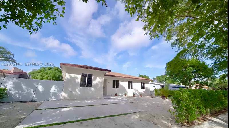 5 bedroom SingleFamilyResidence at 10245 SW 212th St, Cutler Ridge Sec 6, Cutler Bay — photo 5