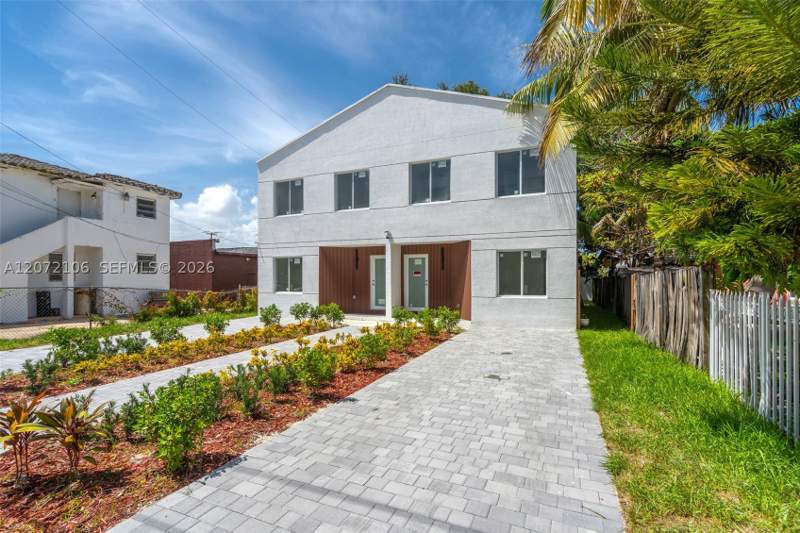 8 bedroom SingleFamilyResidence at 1627 NW 40th St, Cedarhurst, Miami — photo 2