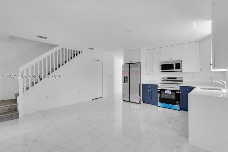 8 bedroom SingleFamilyResidence at 1627 NW 40th St, Cedarhurst, Miami — photo 4