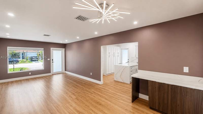 4 bedroom SingleFamilyResidence at 8819 Dickens Ave, Normandy Beach 2nd Amende, Surfside — photo 3