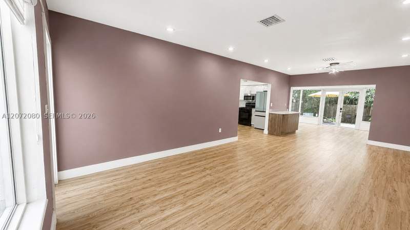 4 bedroom SingleFamilyResidence at 8819 Dickens Ave, Normandy Beach 2nd Amende, Surfside — photo 4