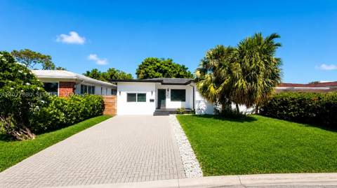 8819 Dickens Ave, Surfside FL - photo 8 of 36