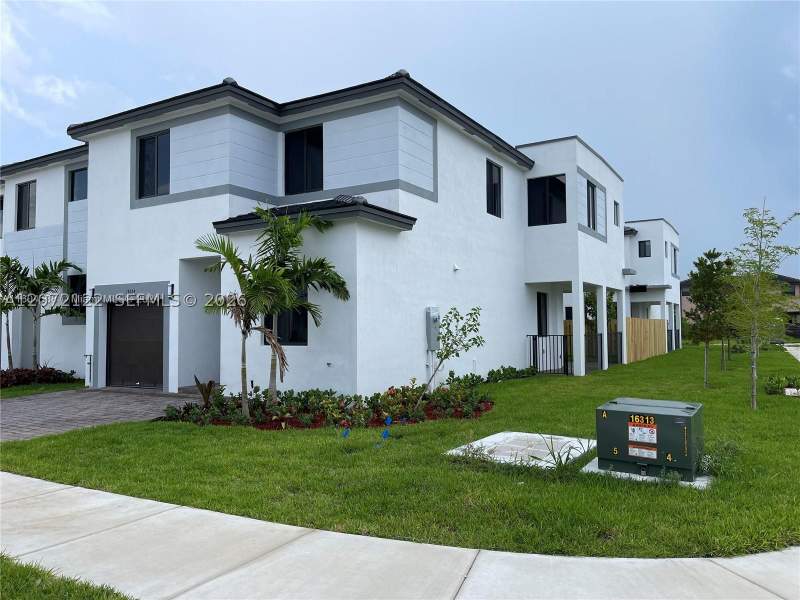 5 bedroom SingleFamilyResidence at 13624 SW 158th Ave,, Century garden South, Miami — photo 2