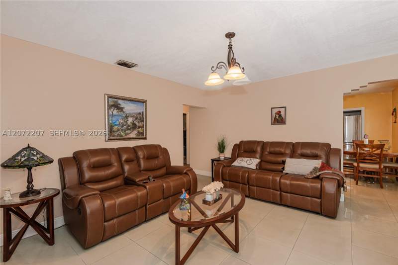 4 bedroom SingleFamilyResidence at 334 E 11th St, Town Of Hialeah 1 Addn Am, Hialeah — photo 5