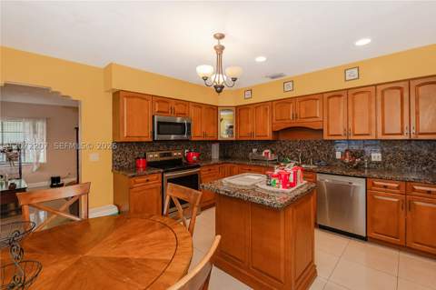 334 E 11th St, Hialeah FL - photo 8 of 37