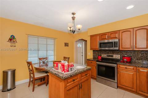 334 E 11th St, Hialeah FL - photo 9 of 37