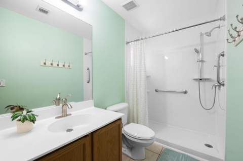 5331 NW 110th Avenue, Doral FL - photo 10 of 33