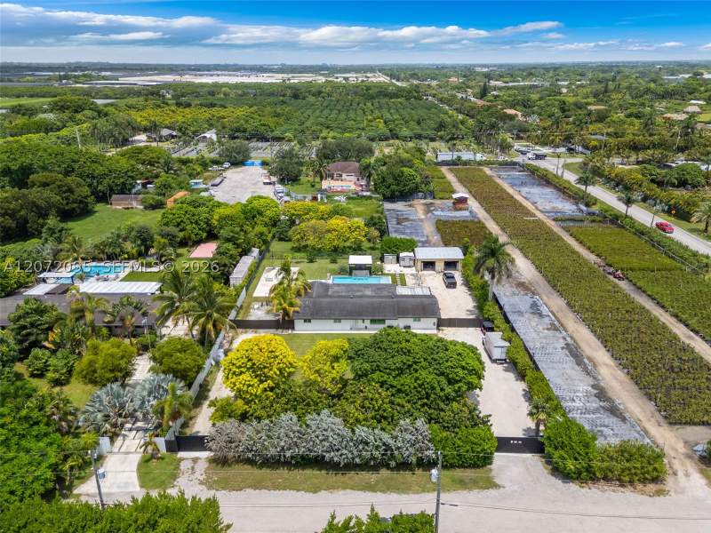 4 bedroom SingleFamilyResidence at 18725 SW 218th St, Redlands, Miami — photo 4