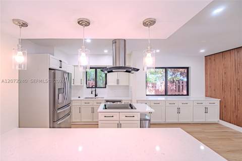 1825 Alamanda Dr, North Miami FL - photo 6 of 23