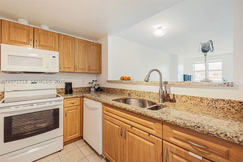 1 bedroom Condominium at 50 Menores Ave 820, Douglas Grand Condo, Coral Gables — photo 3