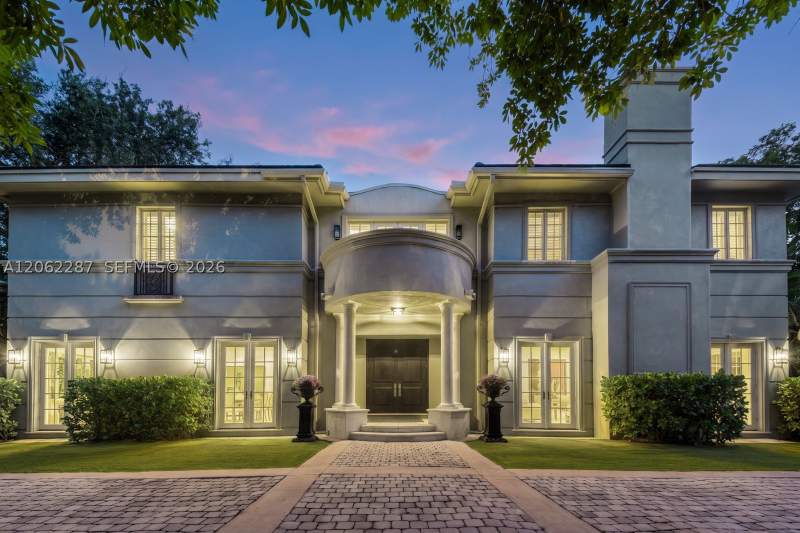 5 bedroom SingleFamilyResidence at 3460 S Moorings Way, The Moorings, Miami — photo 2
