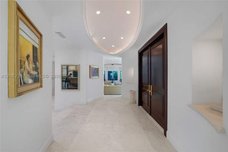 5 bedroom SingleFamilyResidence at 3460 S Moorings Way, The Moorings, Miami — photo 3