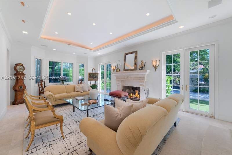 5 bedroom SingleFamilyResidence at 3460 S Moorings Way, The Moorings, Miami — photo 4