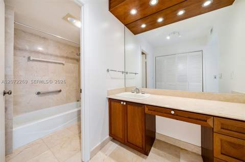 9801 Collins Ave 19H, Bal Harbour FL - photo 15 of 35