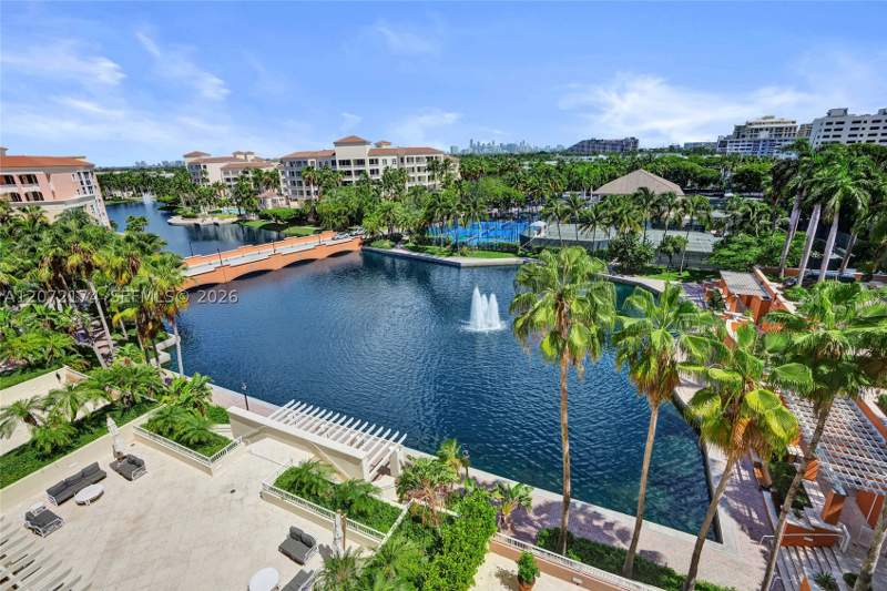 3 bedroom Condominium at 765 Crandon Blvd 603, LAKE TOWER CONDO, Key Biscayne — photo 2