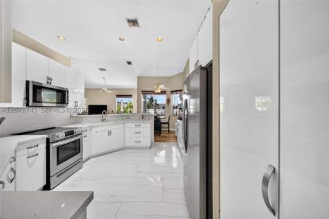 17711 SW 81st Ct, Palmetto Bay FL - photo 16 of 71