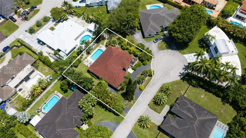 4 bedroom SingleFamilyResidence at 17711 SW 81st Ct, Allison Estates, Palmetto Bay — photo 5