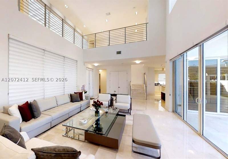 6 bedroom SingleFamilyResidence at 10229 NW 74th Ter, Doral Commons Residential, Doral — photo 2