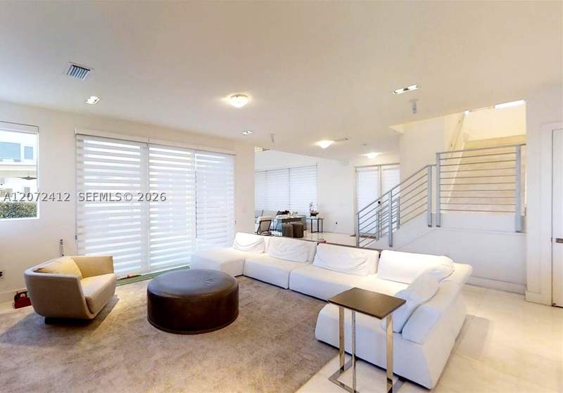 6 bedroom SingleFamilyResidence at 10229 NW 74th Ter, Doral Commons Residential, Doral — photo 4