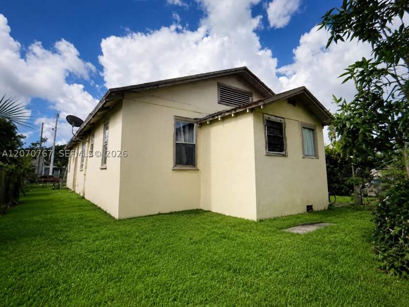 5 bedroom SingleFamilyResidence at 1935 NW 76th St, Para Villa Heights, Miami — photo 2